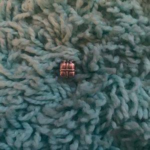 Pandora present charm
